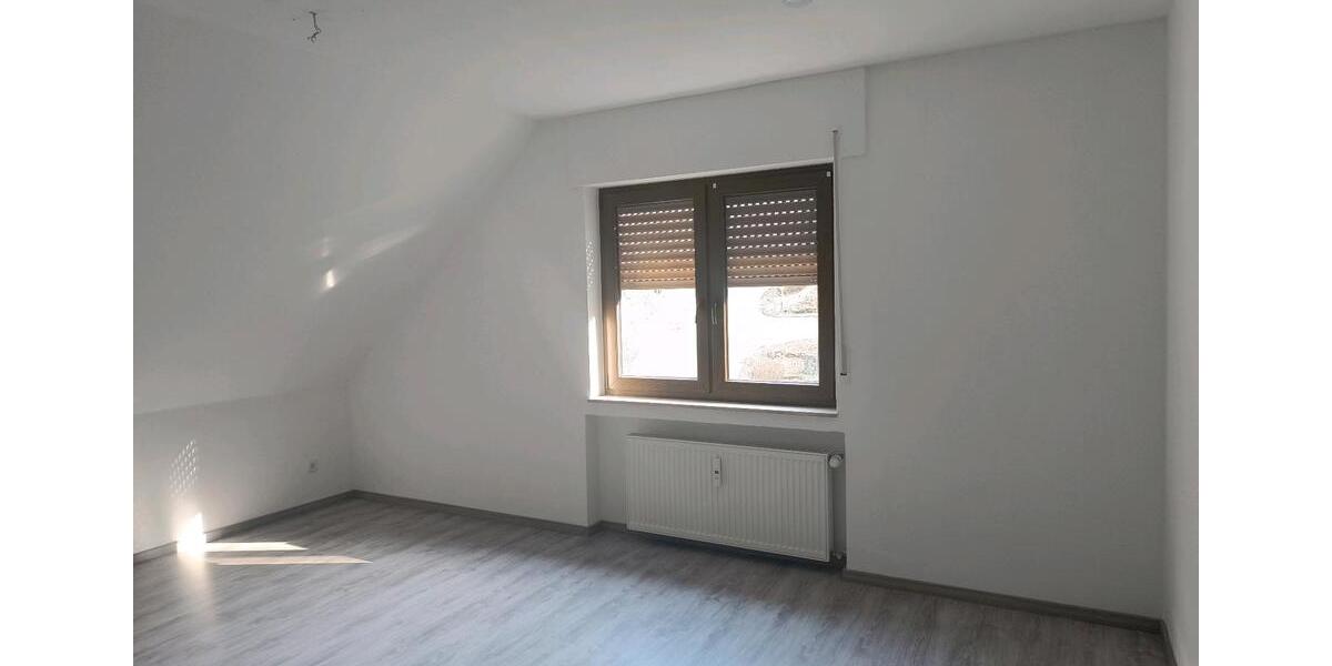 Dachgeschoßwohnung Andernach - 4 Zimmer, 103 m&sup2;, 550&euro; | Angebot:24211510