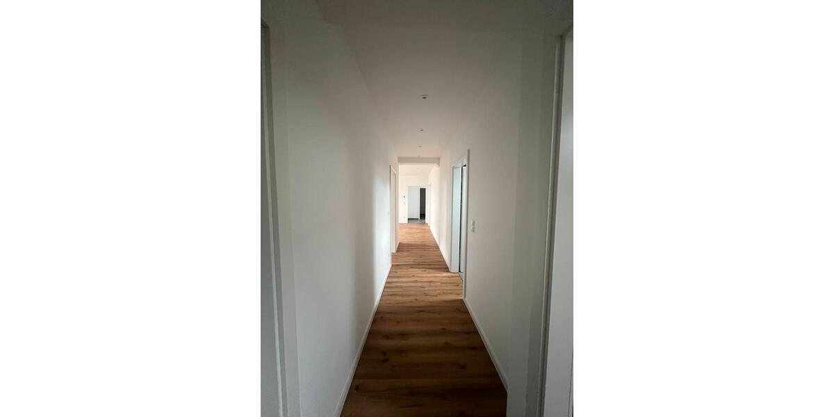 Dachgeschoßwohnung Neuwied - 4 Zimmer, 99 m&sup2;, 1.250&euro; | Angebot:26032351