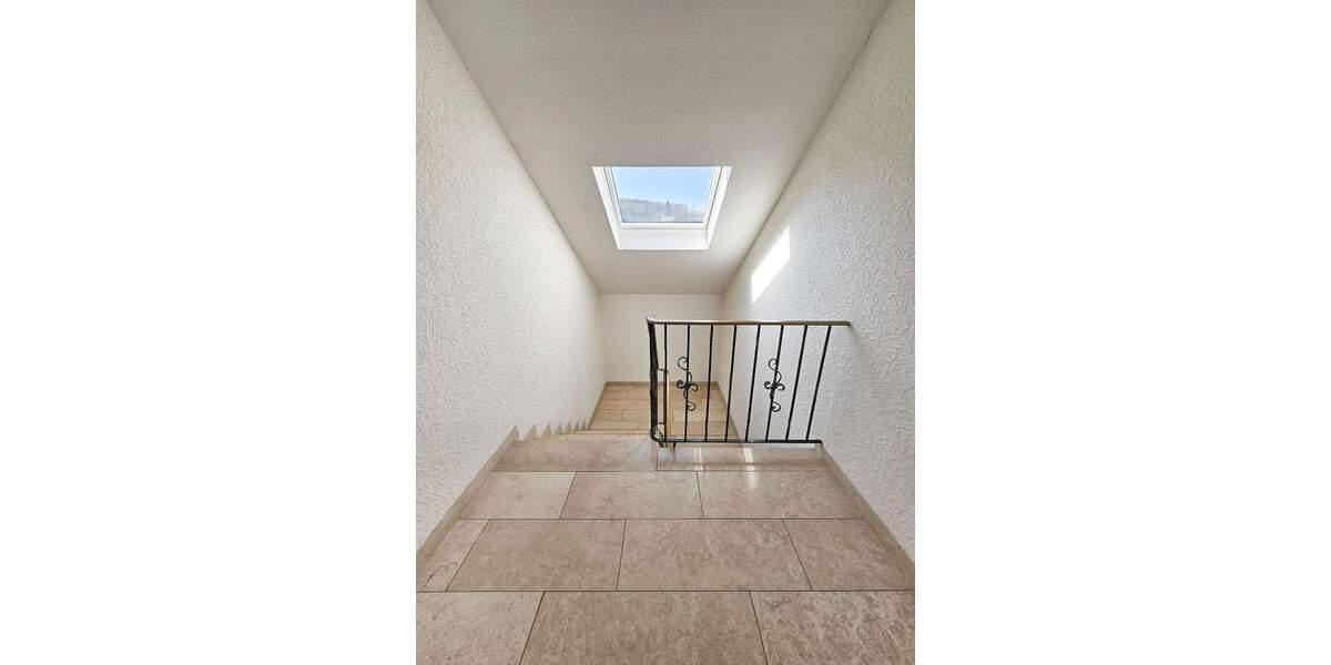 Etagenwohnung Unkel - 2 Zimmer, 73 m&sup2;, 210.000&euro; | Angebot:25709806