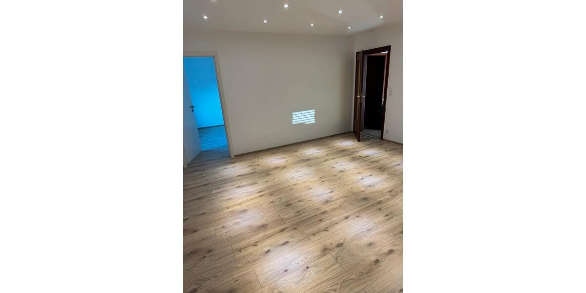 Etagenwohnung Linz am Rhein - 3 Zimmer, 90 m&sup2;, 900&euro; | Angebot:25659928