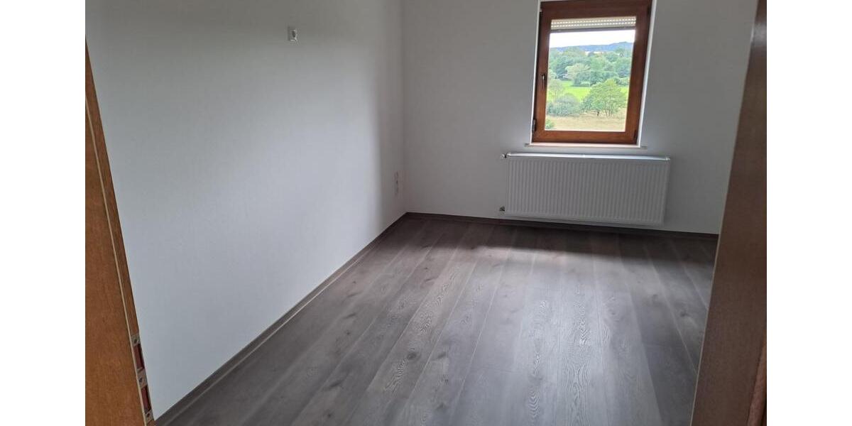 Etagenwohnung Steimel - 5 Zimmer, 120 m&sup2;, 900&euro; | Angebot:25483150