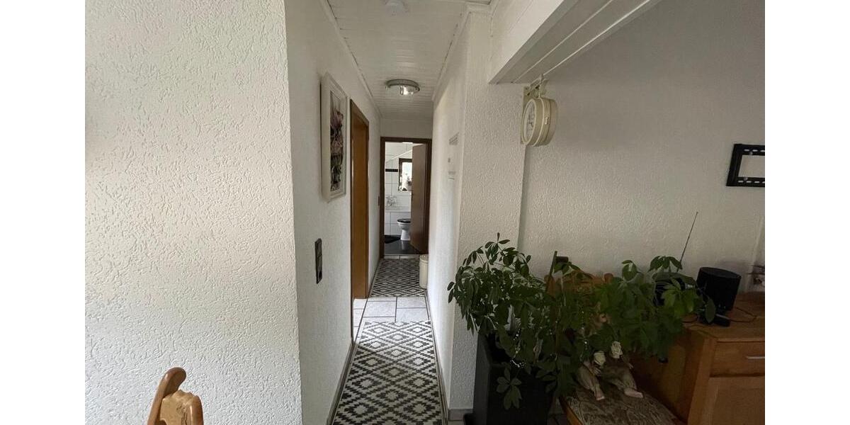 Dachgeschoßwohnung Oberlahr - 3 Zimmer, 102 m&sup2;, 700&euro; | Angebot:25149201