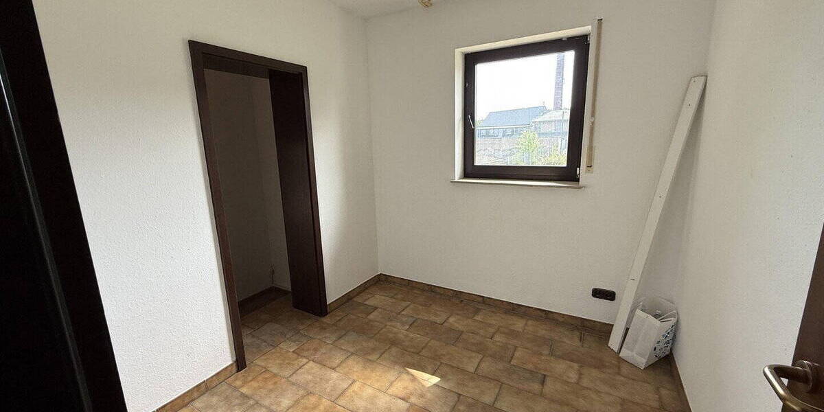 Einfamilienhaus Ransbach-Baumbach Baumbach - 1 Zimmer, 255 m&sup2;, 2.250&euro; | Angebot:26550261
