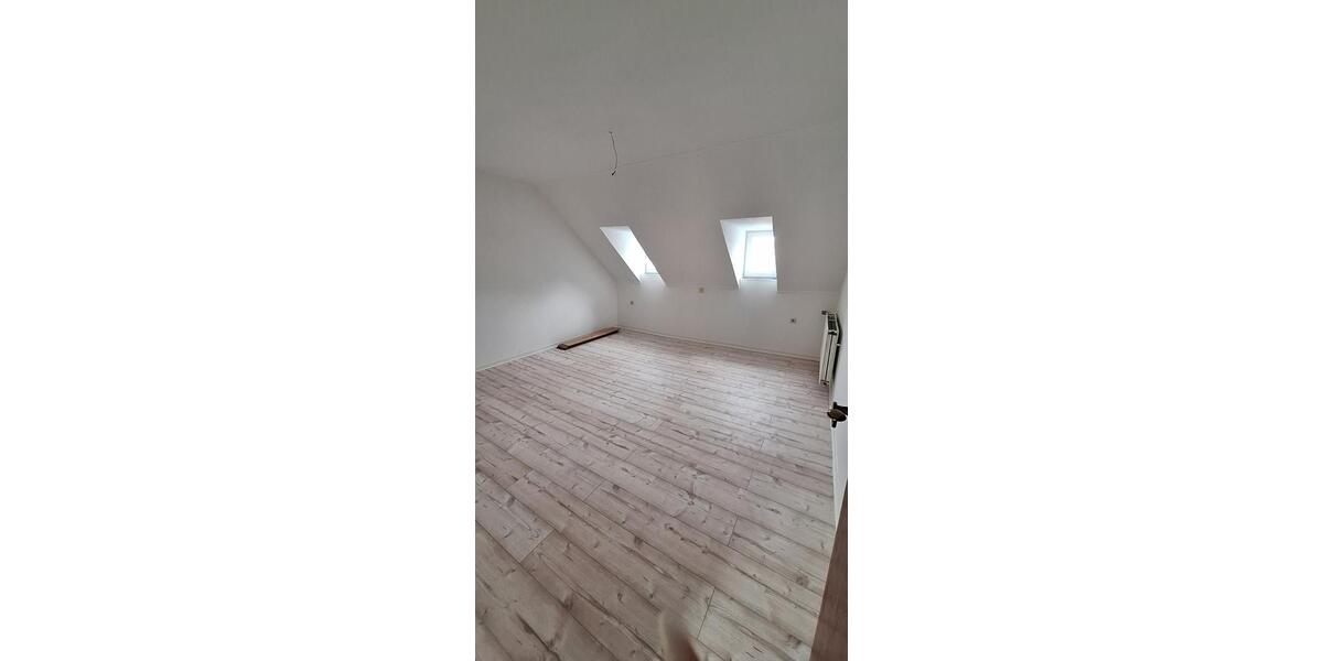 Dachgeschoßwohnung Steimel - 4 Zimmer, 85 m&sup2;, 750&euro; | Angebot:25852452