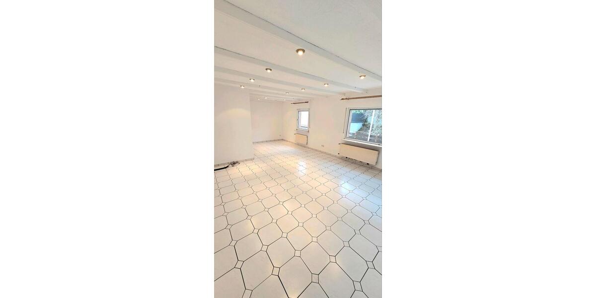 Etagenwohnung Mülheim-Kärlich Kärlich - 4 Zimmer, 136 m&sup2;, 1.225&euro; | Angebot:26024382