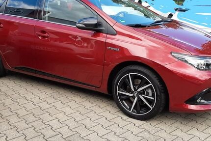 Toyota Auris 138.000 km 12.500 &euro; UNKEL 53572