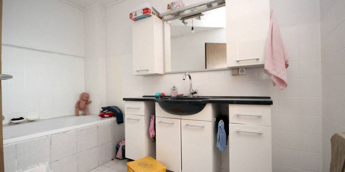 Mehrfamilienhaus, Wohnhaus Langenfeld - 5 Zimmer, 100 m&sup2;, 69.000&euro; | Angebot:25702339