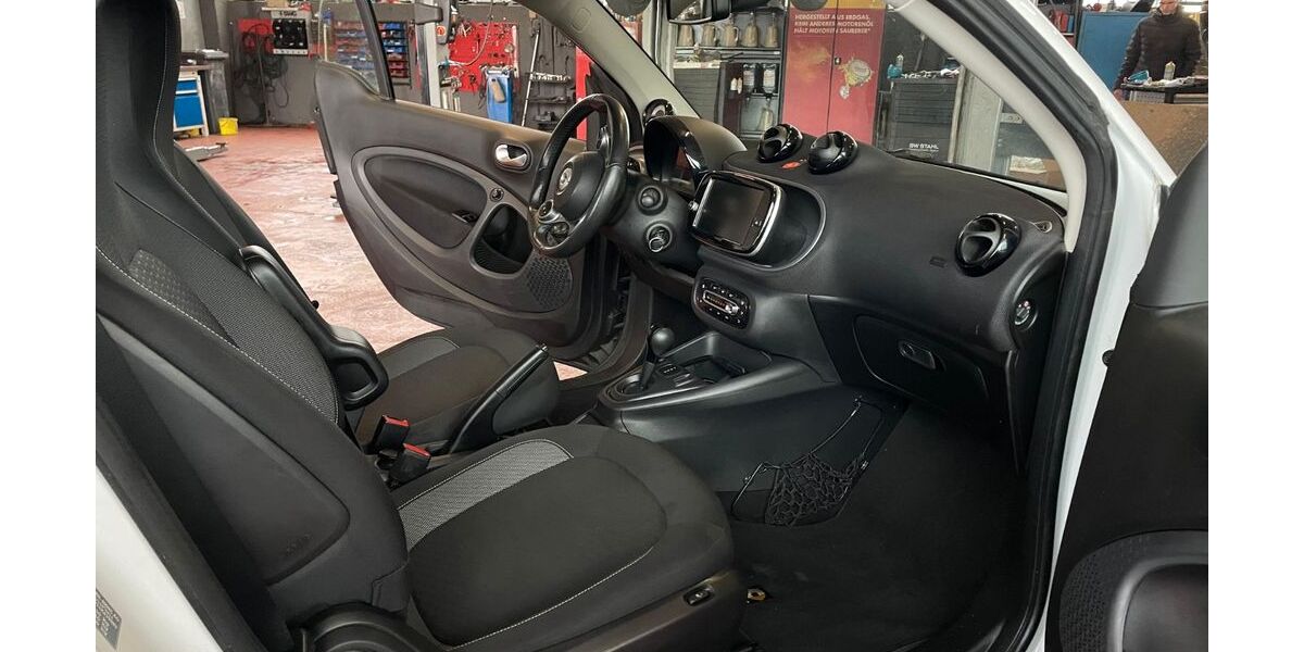Smart ForTwo 30.683 km 9.800 &euro; Neustadt 53577