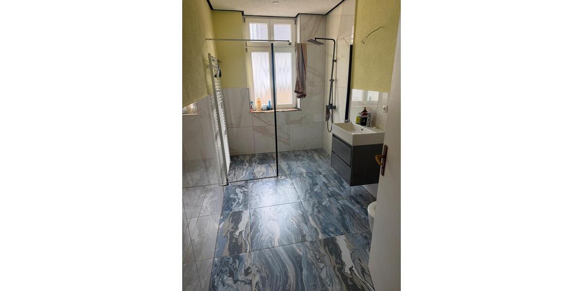 Etagenwohnung Dahlheim - 7 Zimmer, 180 m&sup2;, 700&euro; | Angebot:25870790