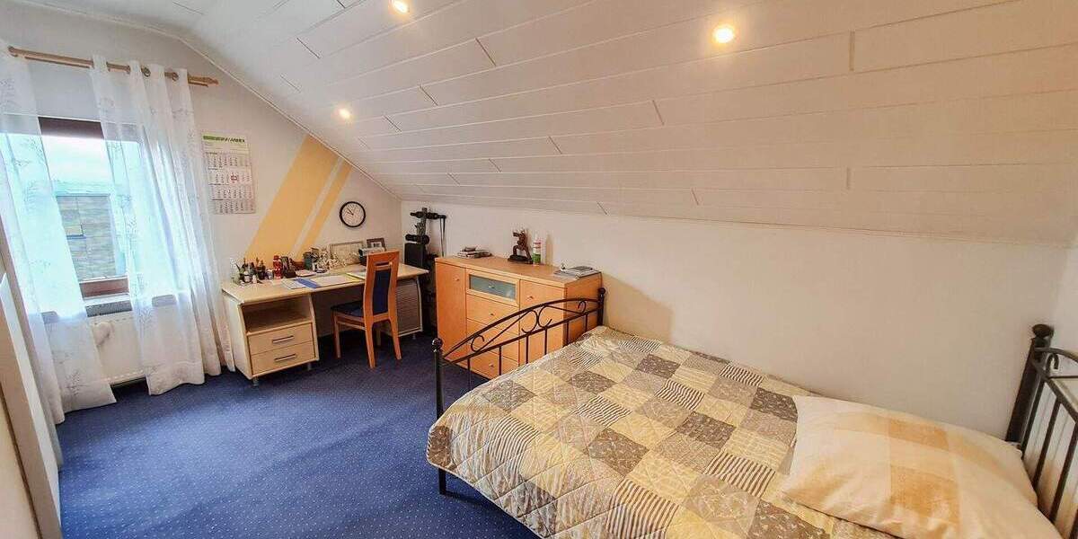 Einfamilienhaus Straßenhaus - 8 Zimmer, 220 m&sup2;, 570.000&euro; | Angebot:25691903