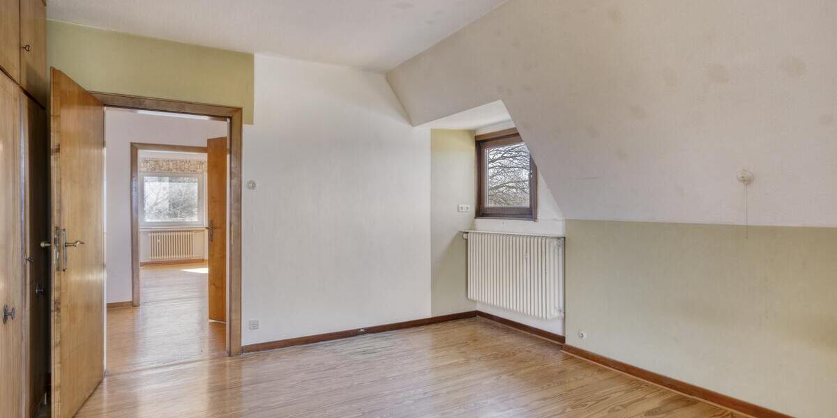 Solides Haus mit großem Garten in Aussichtslage ! - Einfamilienhaus Staudt | Angebot:25942745