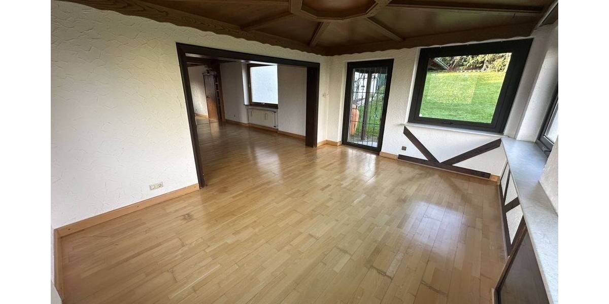 Einfamilienhaus Raubach - 9 Zimmer, 300 m&sup2;, 299.000&euro; | Angebot:25770006