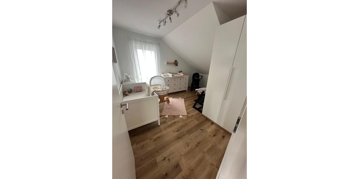 Dachgeschoßwohnung Kleinmaischeid - 4 Zimmer, 131 m&sup2;, 1.280&euro; | Angebot:25961988