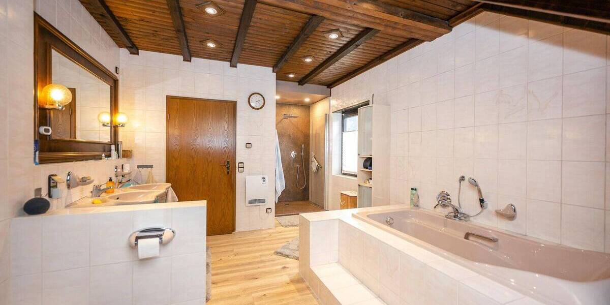 Einfamilienhaus Kadenbach - 5 Zimmer, 152 m&sup2;, 549.000&euro; | Angebot:25821885