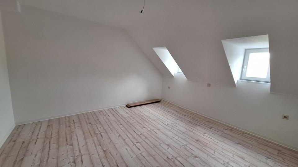 Dachgeschoßwohnung Steimel - 4 Zimmer, 85 m&sup2;, 750&euro; | Angebot:25852452