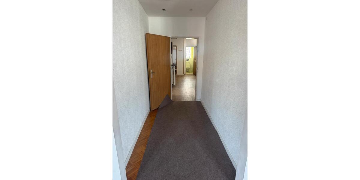 Etagenwohnung Dahlheim - 7 Zimmer, 180 m&sup2;, 700&euro; | Angebot:25870790