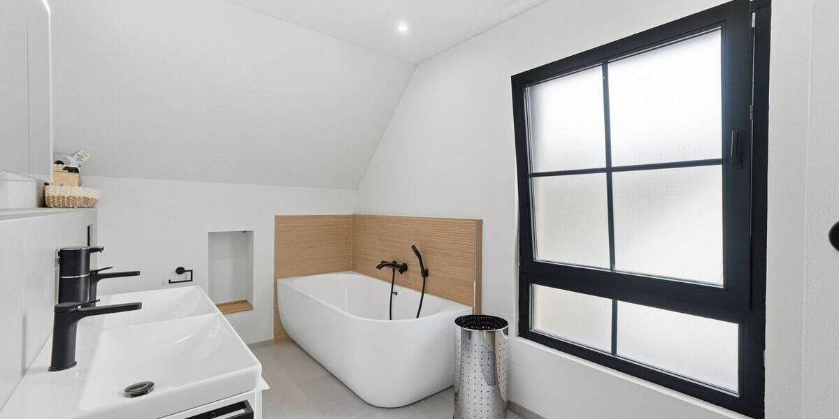 Einfamilienhaus Gönnersdorf - 7 Zimmer, 220 m&sup2;, 525.000&euro; | Angebot:26043633