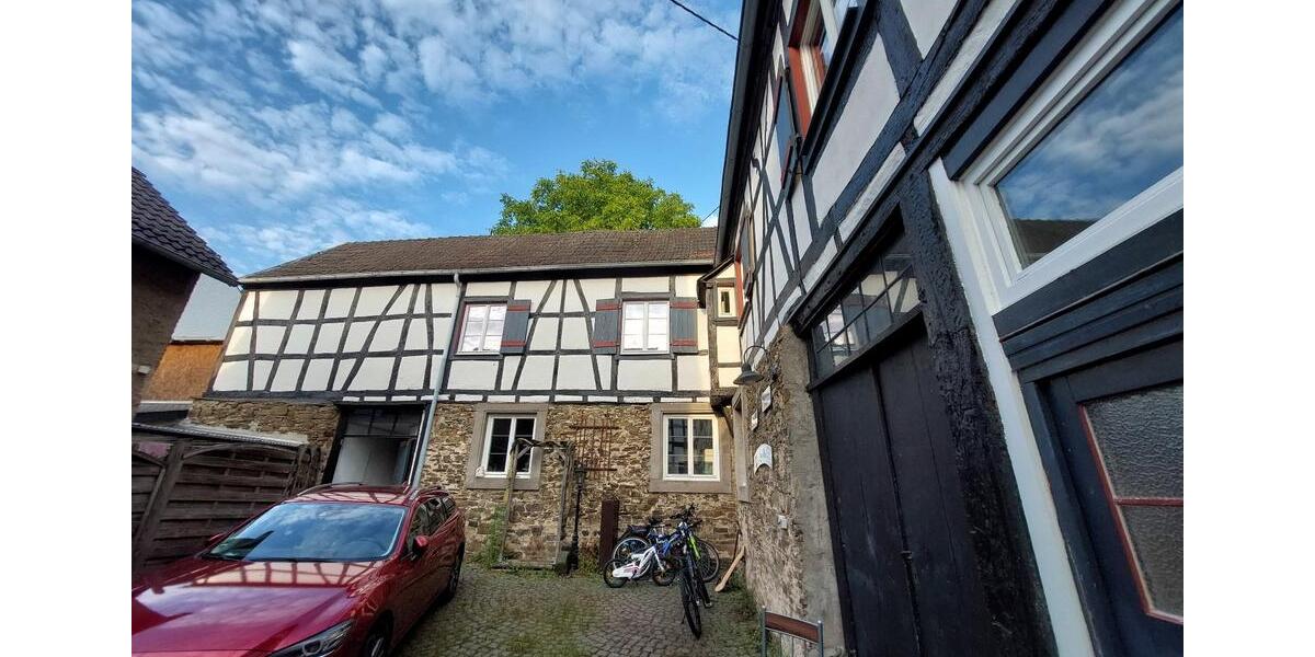 Mehrfamilienhaus, Wohnhaus Rheinbreitbach - 8 Zimmer, 403 m&sup2;, 697.000&euro; | Angebot:25852404