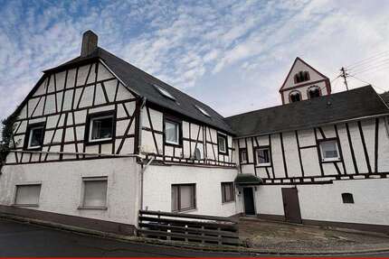 Haus Lehmen Moselsürsch - 9 Zimmer, 227 m&sup2;, 149.000&euro; | Angebot:25790799