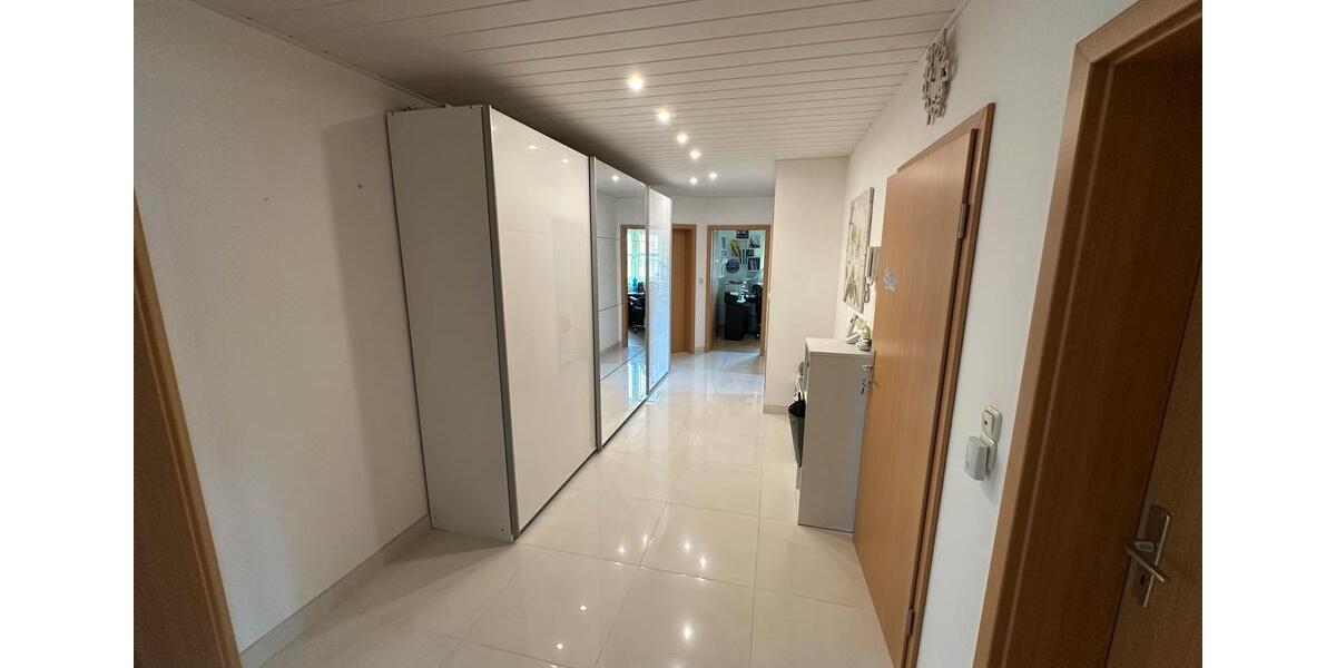 Einfamilienhaus Montabaur - 9 Zimmer, 266 m&sup2;, 600.000&euro; | Angebot:25842146