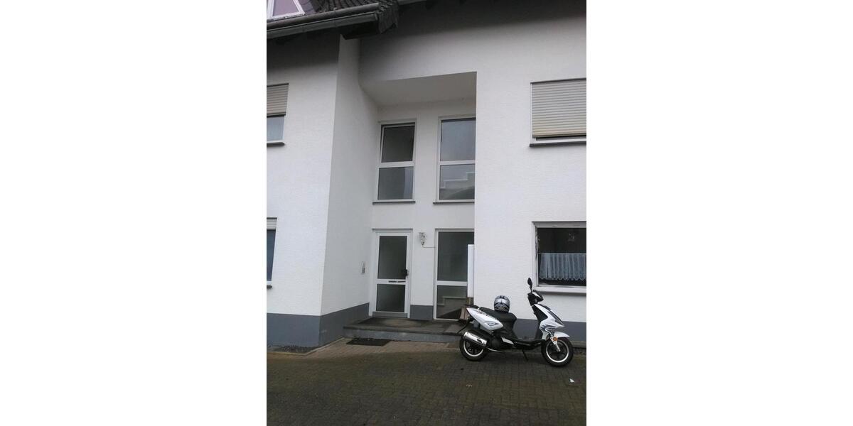 Dachgeschoßwohnung Düngenheim - 2 Zimmer, 67 m&sup2;, 300&euro; | Angebot:26032375