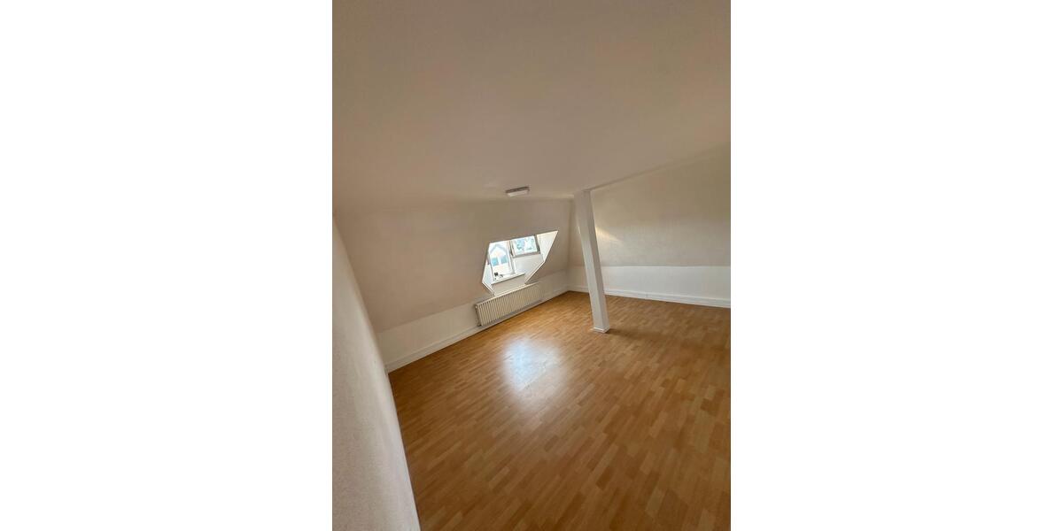 Dachgeschoßwohnung Kruft - 3 Zimmer, 80 m&sup2;, 700&euro; | Angebot:25075013
