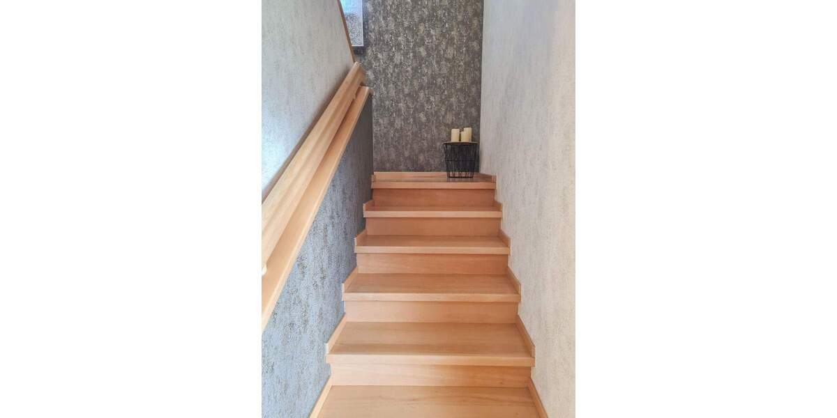 Einfamilienhaus Straßenhaus - 8 Zimmer, 220 m&sup2;, 570.000&euro; | Angebot:25691903