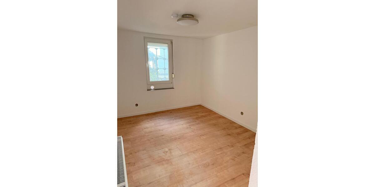 Etagenwohnung Neuwied Feldkirchen - 7 Zimmer, 170 m&sup2;, 1.800&euro; | Angebot:26032374