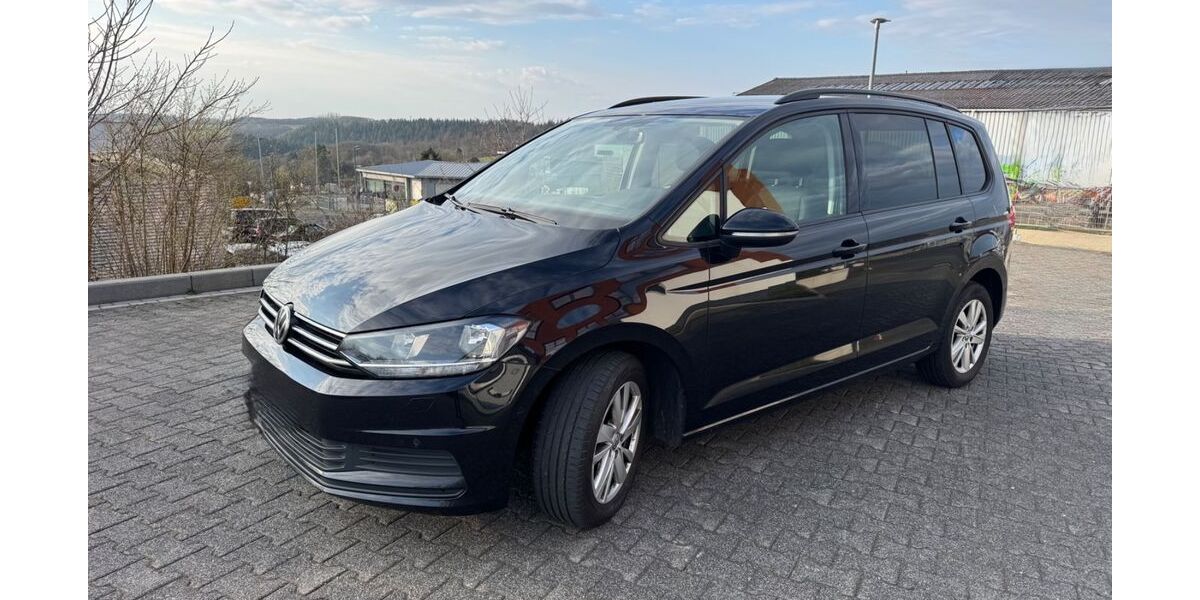 VW Touran 215.462 km 11.990 &euro; Oberhonnefeld 56587