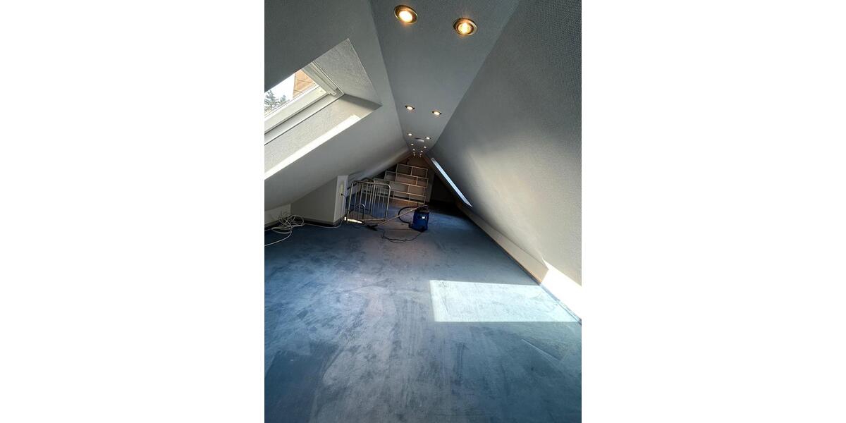 Dachgeschoßwohnung Straßenhaus - 3 Zimmer, 80 m&sup2;, 790&euro; | Angebot:26033601