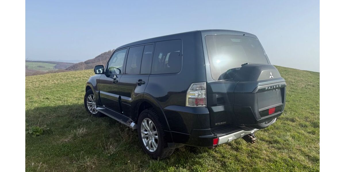 Mitsubishi Pajero 42.000 km 38.500 &euro; Niederdürenbach 56651