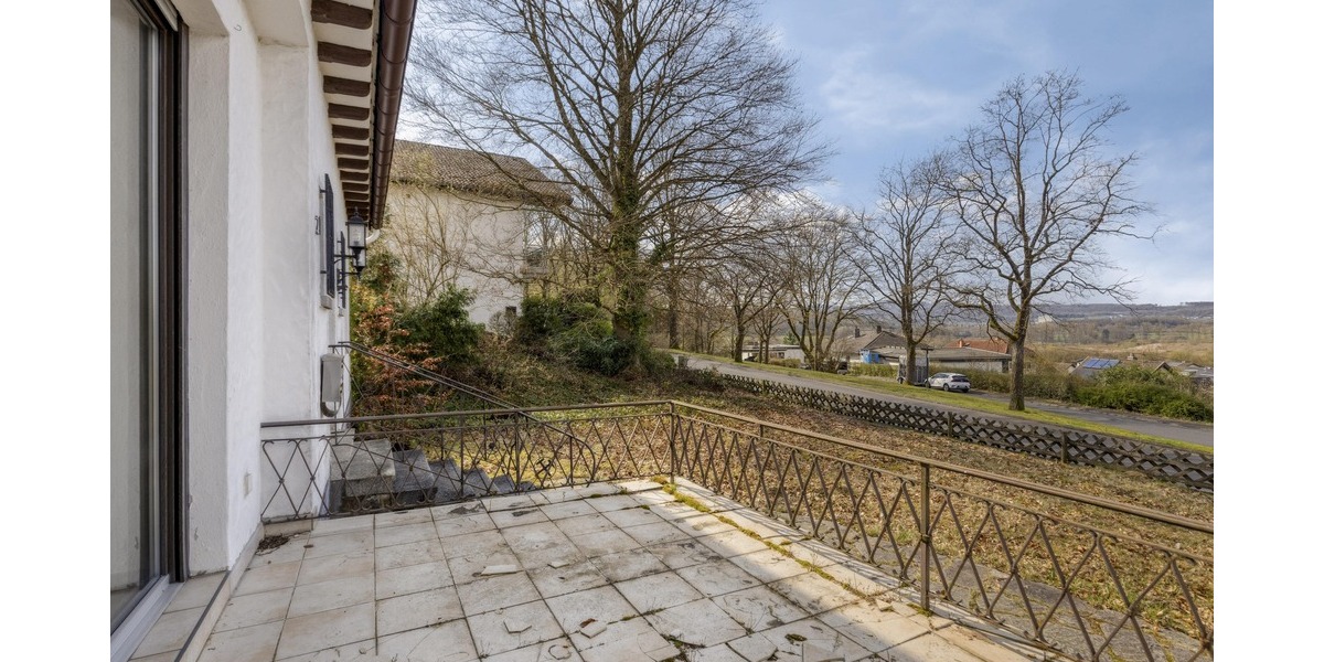 Solides Haus mit großem Garten in Aussichtslage ! - Einfamilienhaus Staudt | Angebot:25942745