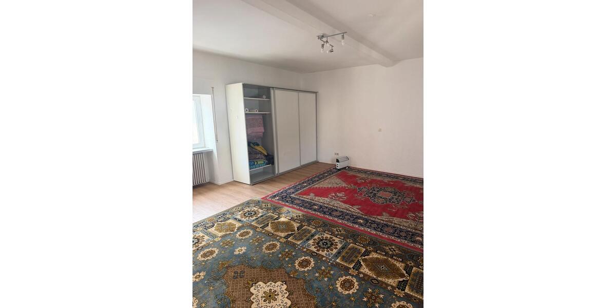 Etagenwohnung Dahlheim - 7 Zimmer, 180 m&sup2;, 700&euro; | Angebot:25870790