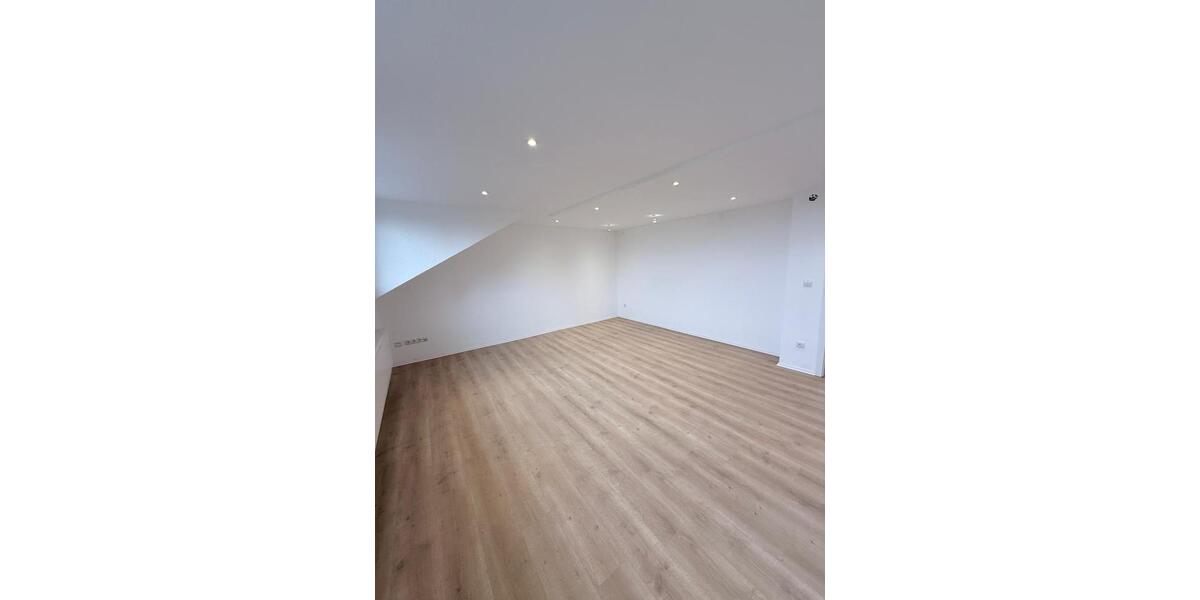 Dachgeschoßwohnung Kleinmaischeid - 4 Zimmer, 121 m&sup2;, 1.090&euro; | Angebot:25256838