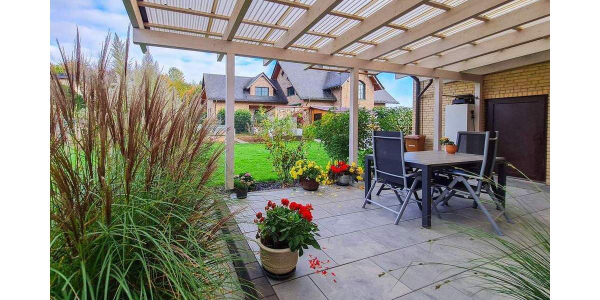 Einfamilienhaus Straßenhaus - 8 Zimmer, 220 m&sup2;, 570.000&euro; | Angebot:25691903