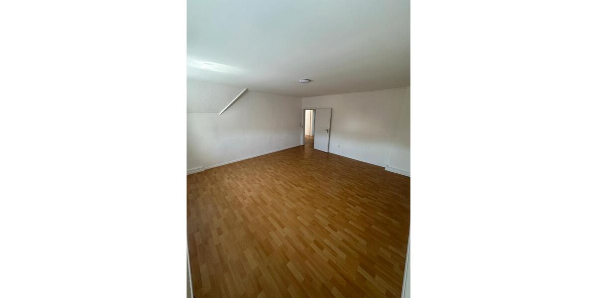 Dachgeschoßwohnung Kruft - 3 Zimmer, 80 m&sup2;, 700&euro; | Angebot:25075013