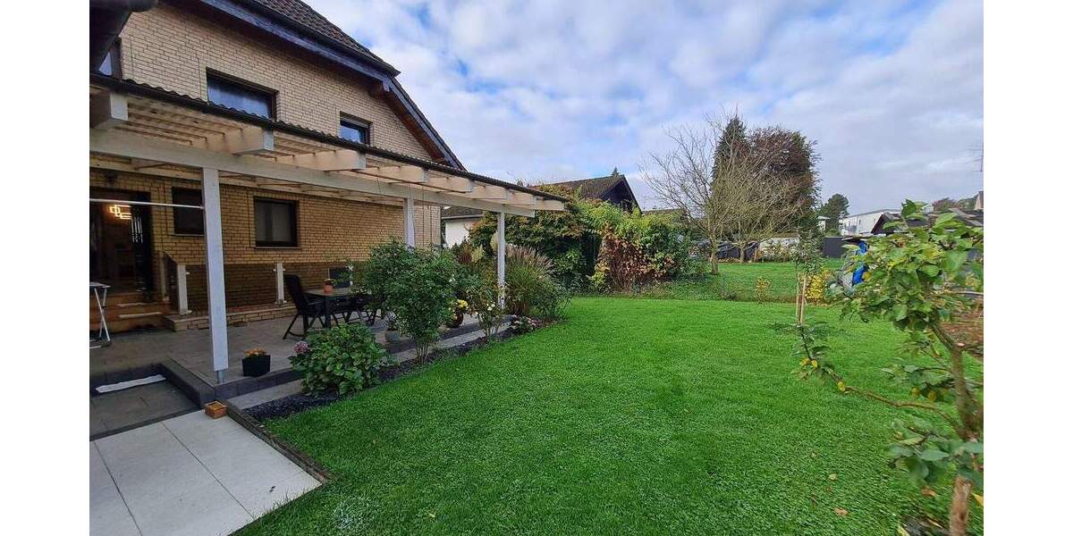 Einfamilienhaus Straßenhaus - 8 Zimmer, 220 m&sup2;, 570.000&euro; | Angebot:25691903