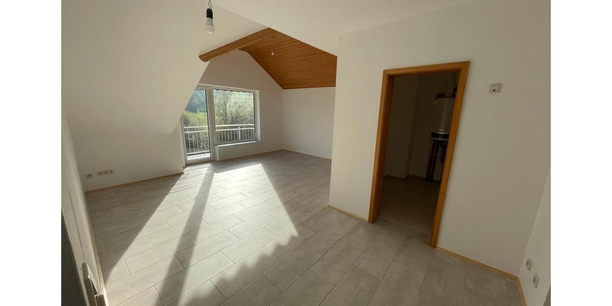 Dachgeschoßwohnung Breitscheid - 3 Zimmer, 72 m&sup2;, 620&euro; | Angebot:25860012