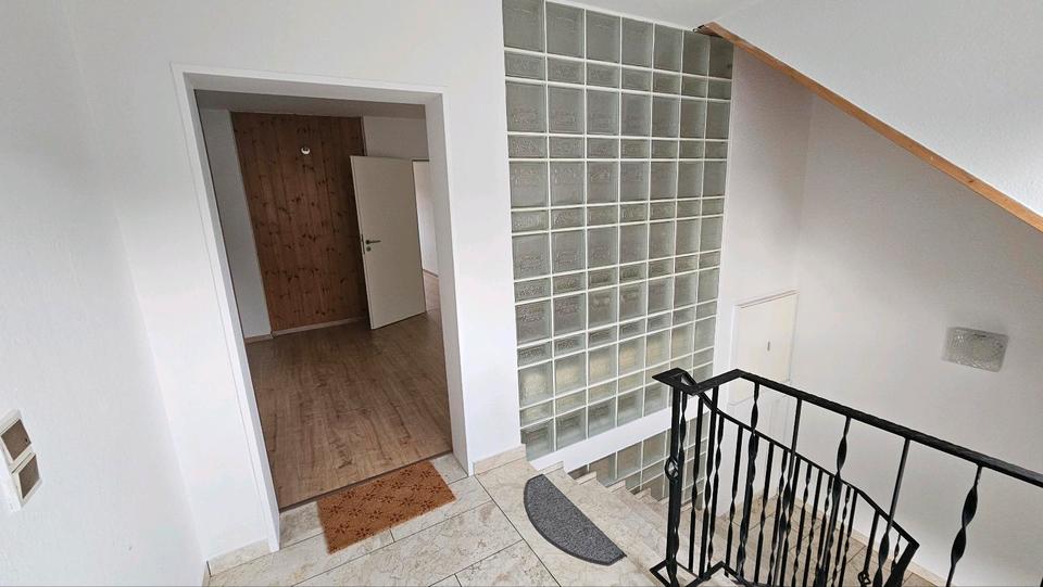 Dachgeschoßwohnung Niederzissen - 5 Zimmer, 136 m&sup2;, 1.150&euro; | Angebot:25876511