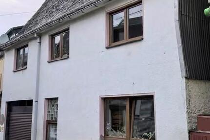 Haus Dierdorf - 16 Zimmer, 200 m&sup2;, 189.000&euro; | Angebot:24884695