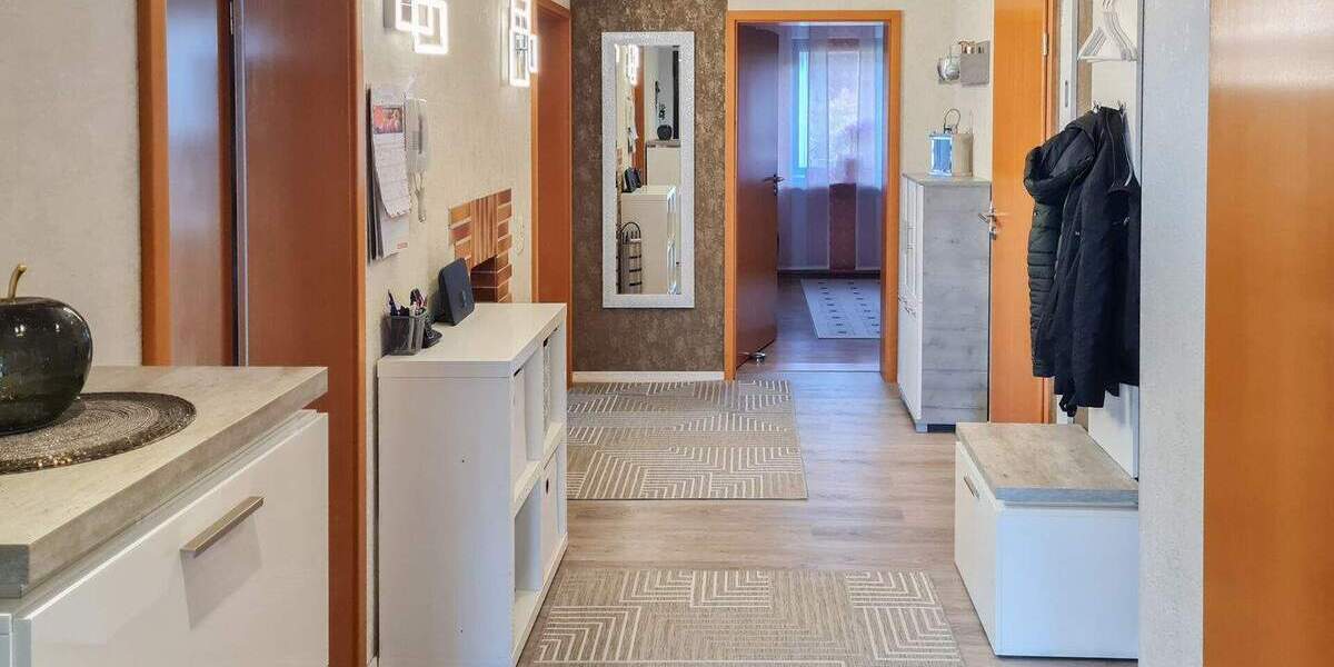 Einfamilienhaus Straßenhaus - 8 Zimmer, 220 m&sup2;, 570.000&euro; | Angebot:25691903